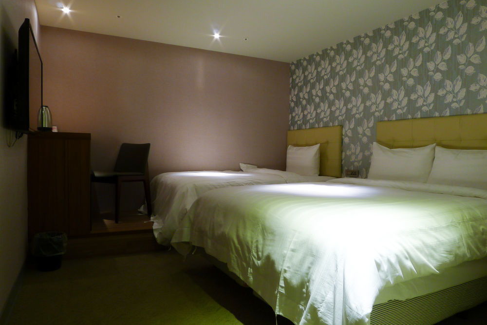 Urtrip Hotel Тайпей Екстериор снимка