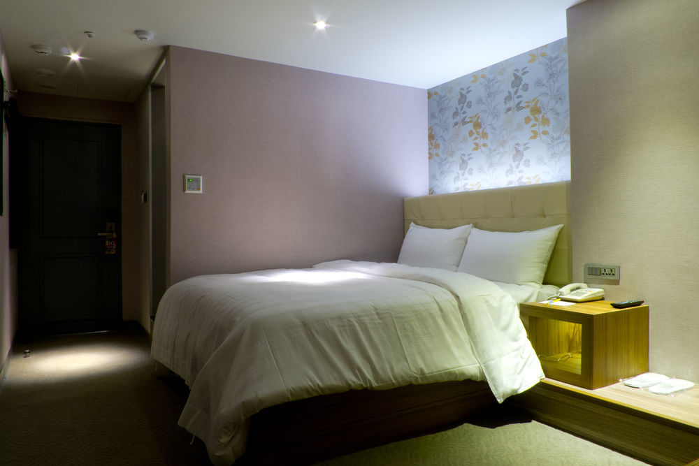 Urtrip Hotel Тайпей Екстериор снимка