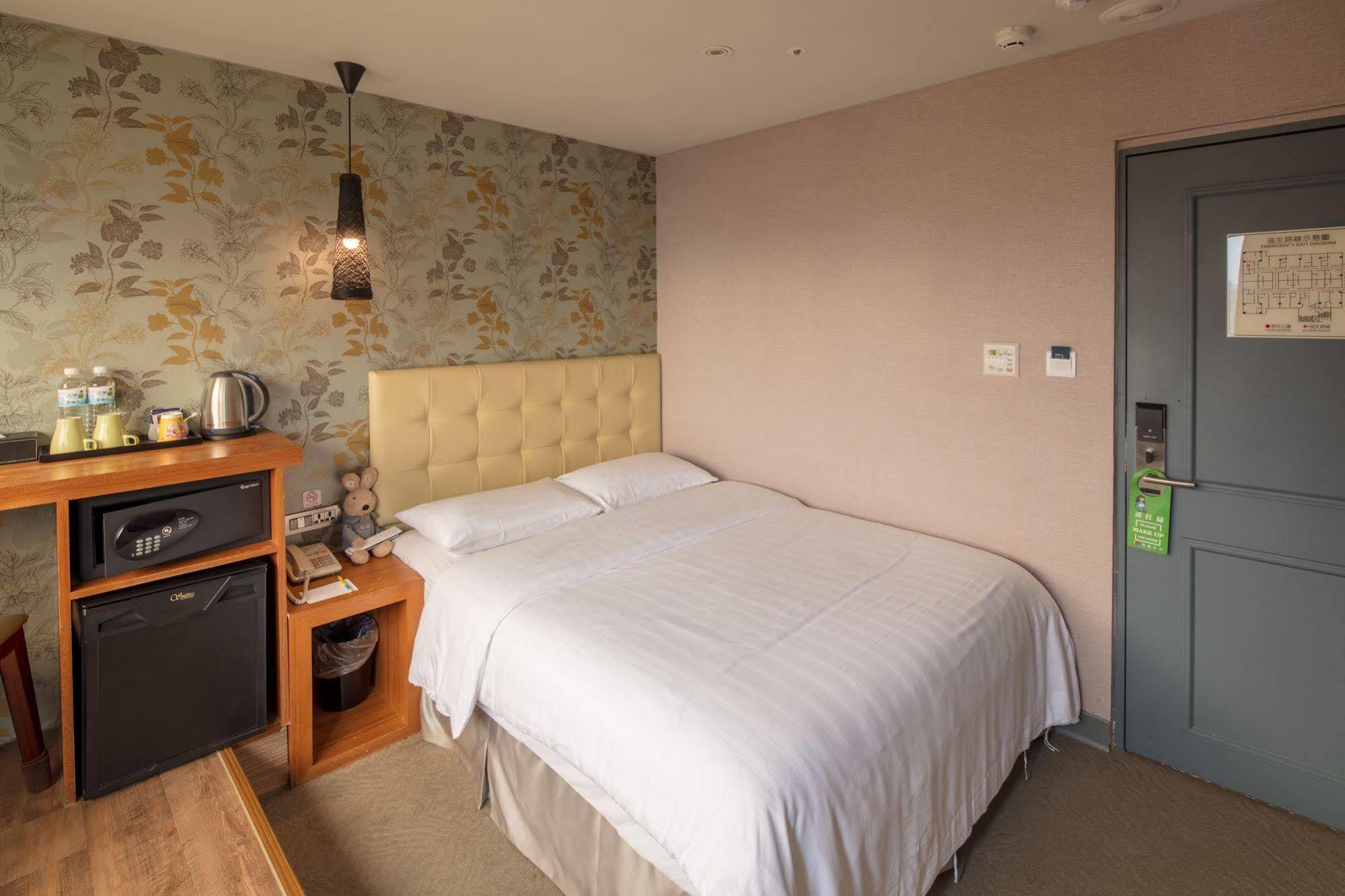 Urtrip Hotel Тайпей Екстериор снимка