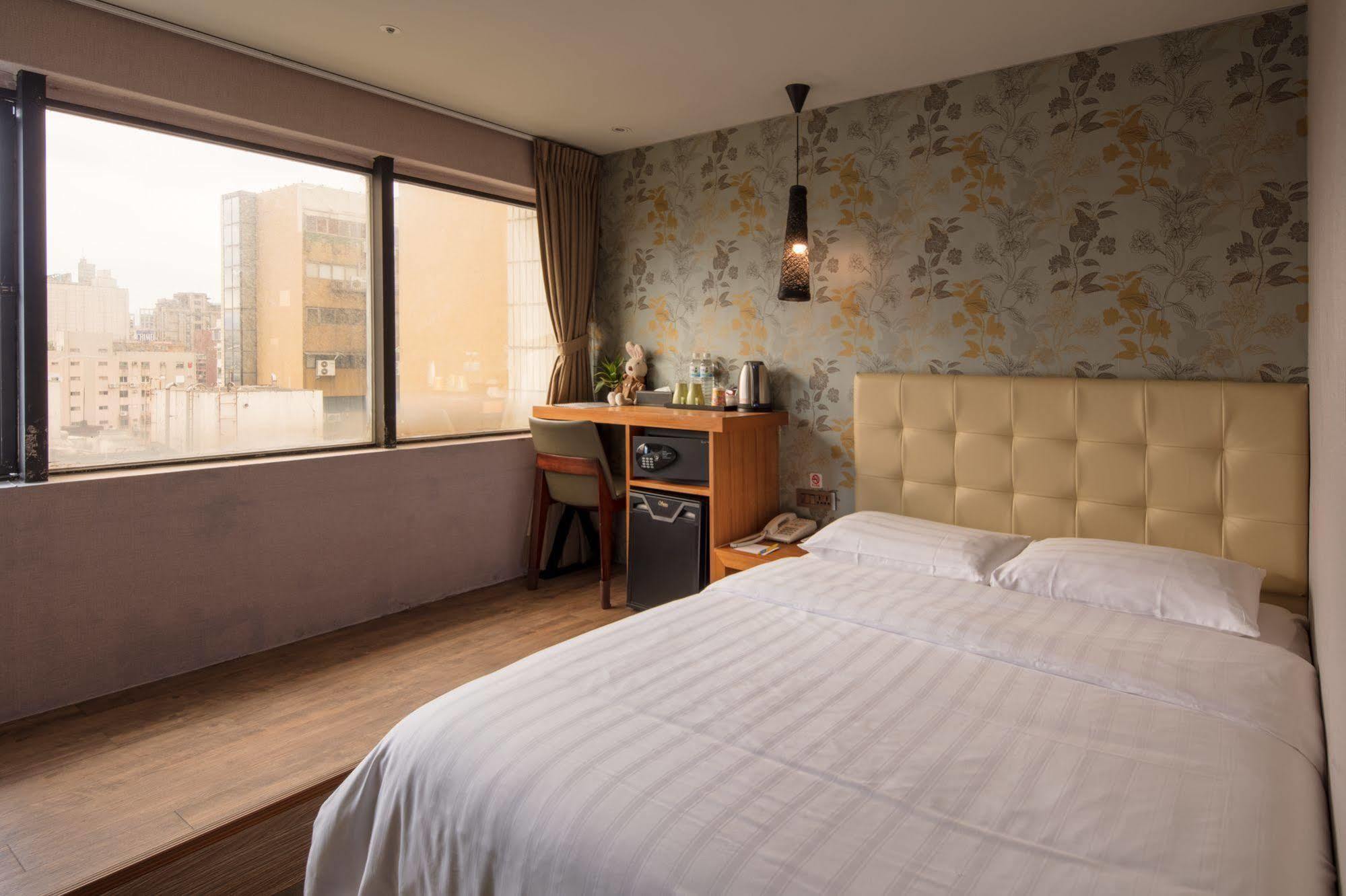 Urtrip Hotel Тайпей Екстериор снимка