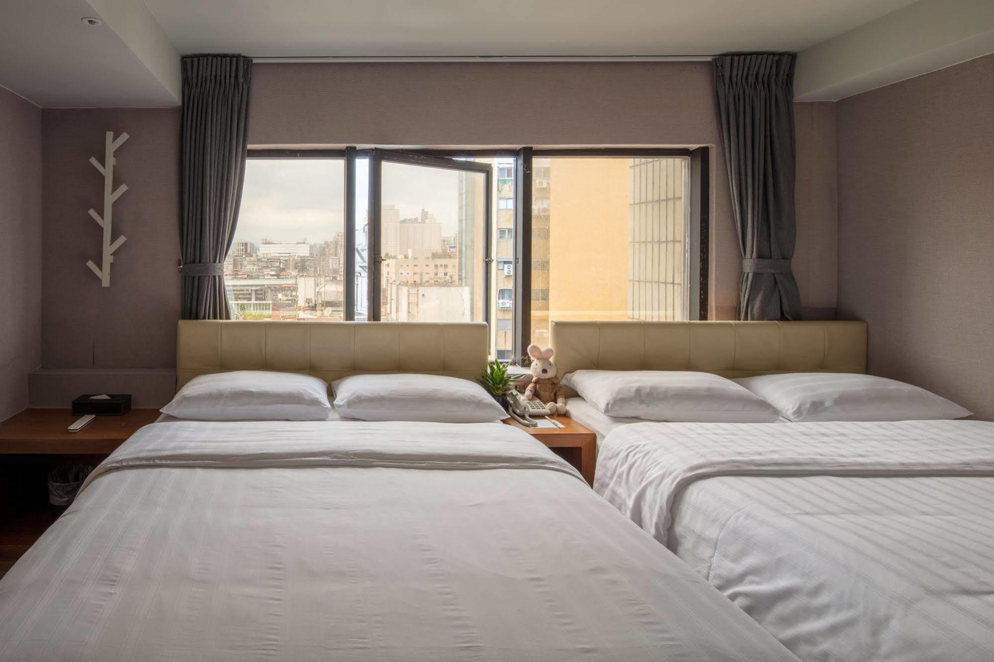 Urtrip Hotel Тайпей Екстериор снимка